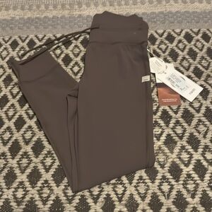 NWT Vuori Daily Leggings